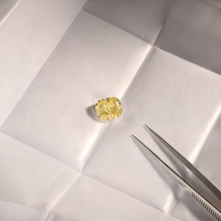 Желтый бриллиант 10.06 ct